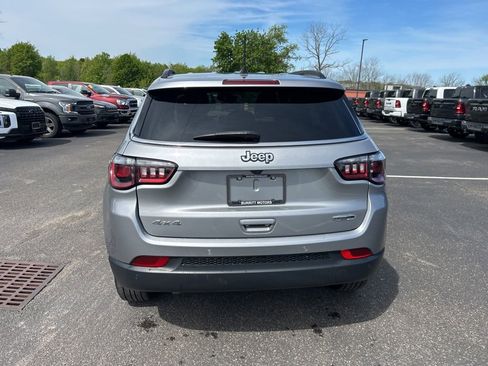 Used 2023 Jeep Compass Latitude AWD/4WD image 6