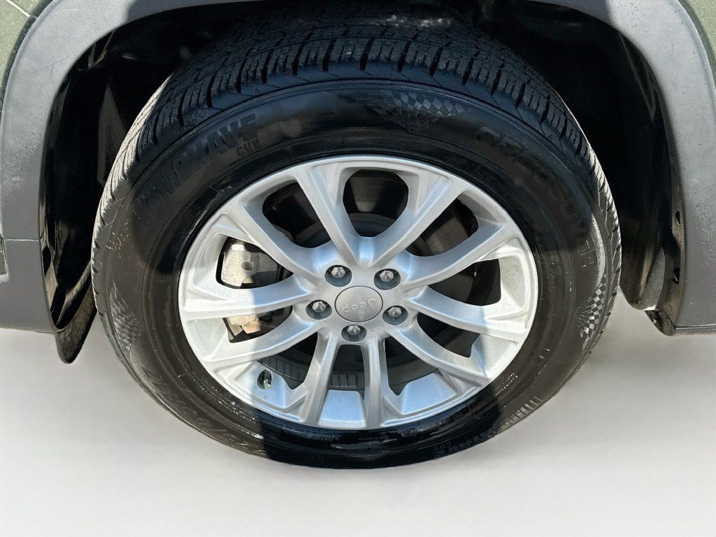 Used 2020 Jeep Cherokee Latitude FWD image 37