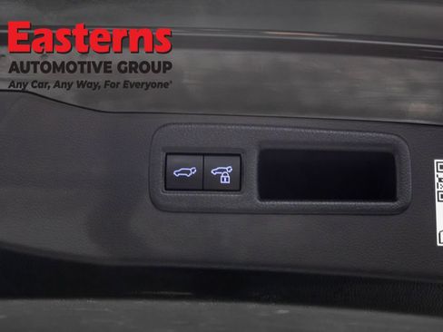 Used 2022 Toyota Venza LE AWD/4WD image 21