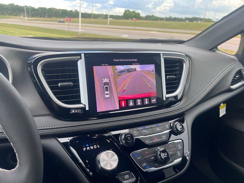 New 2026 Chrysler Pacifica Select image 20