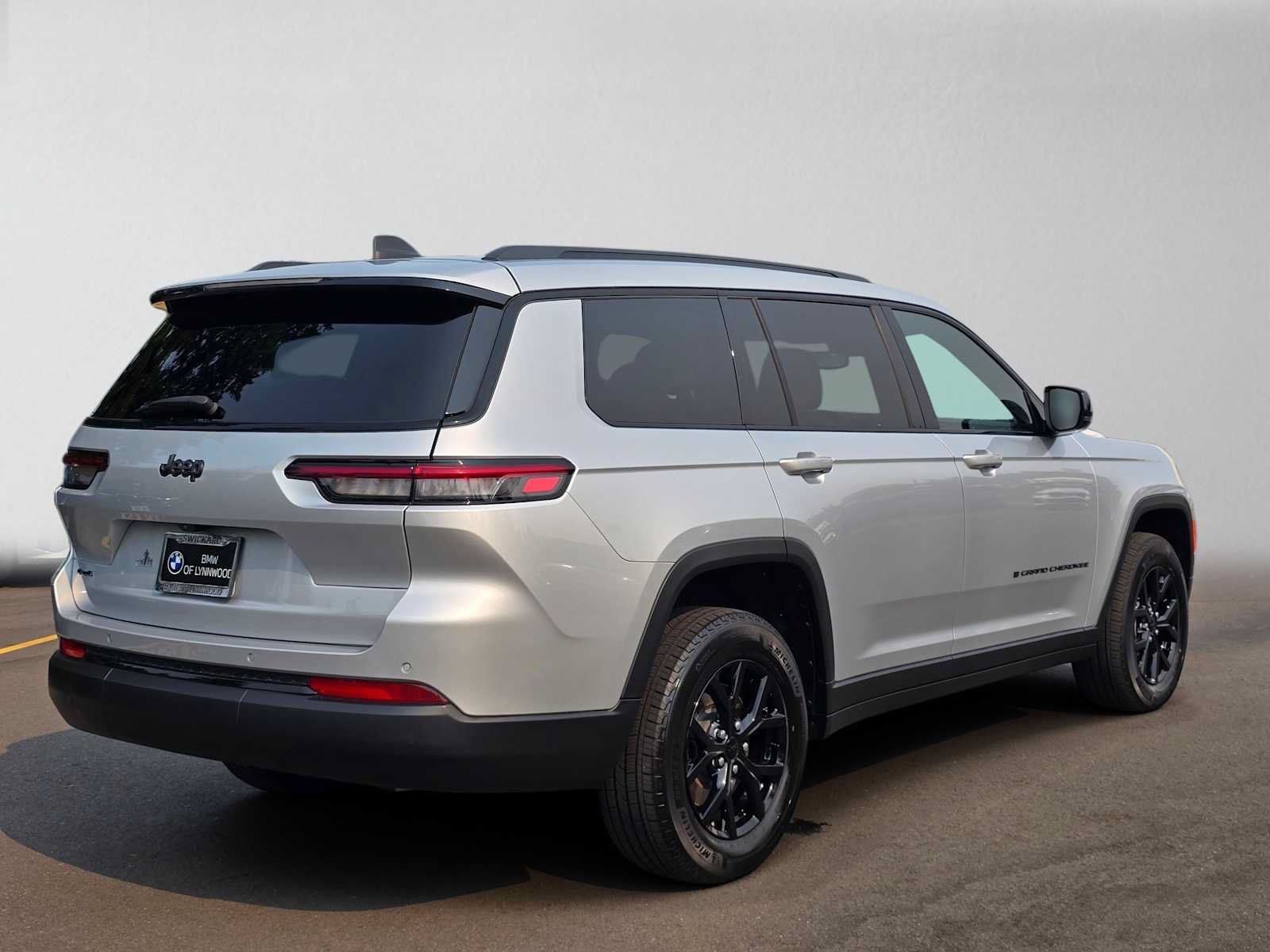 Used 2024 Jeep Grand Cherokee L Altitude AWD/4WD image 3