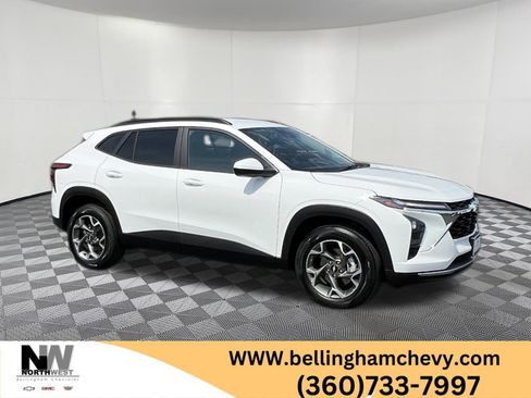 Used 2026 Chevrolet Trax LT w/ Driver Confidence Package FWD image 1