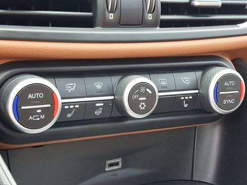 Used 2017 Alfa Romeo Giulia Ti w/ TI 19" Sport Package image 14