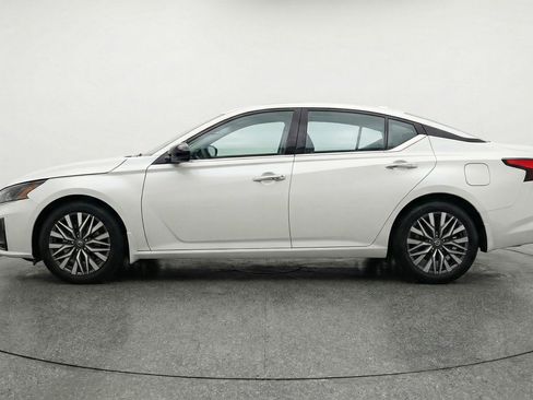 Used 2025 Nissan Altima 2.5 SV FWD image 5