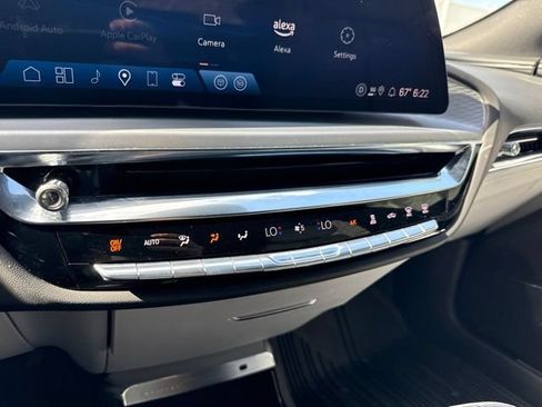 Used 2025 Cadillac Lyriq Luxury AWD/4WD image 16