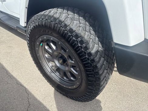 Used 2018 Jeep Wrangler Unlimited Sahara w/ Connectivity Group image 7