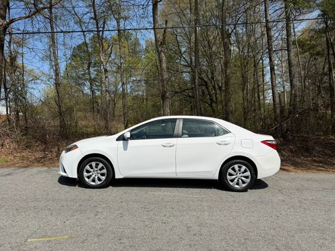 Used 2015 Toyota Corolla LE image 2