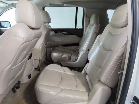 Used 2015 Cadillac Escalade ESV Luxury RWD image 32