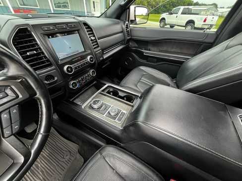 Used 2018 Ford Expedition Limited w/ Equipment Group 301A AWD/4WD image 25