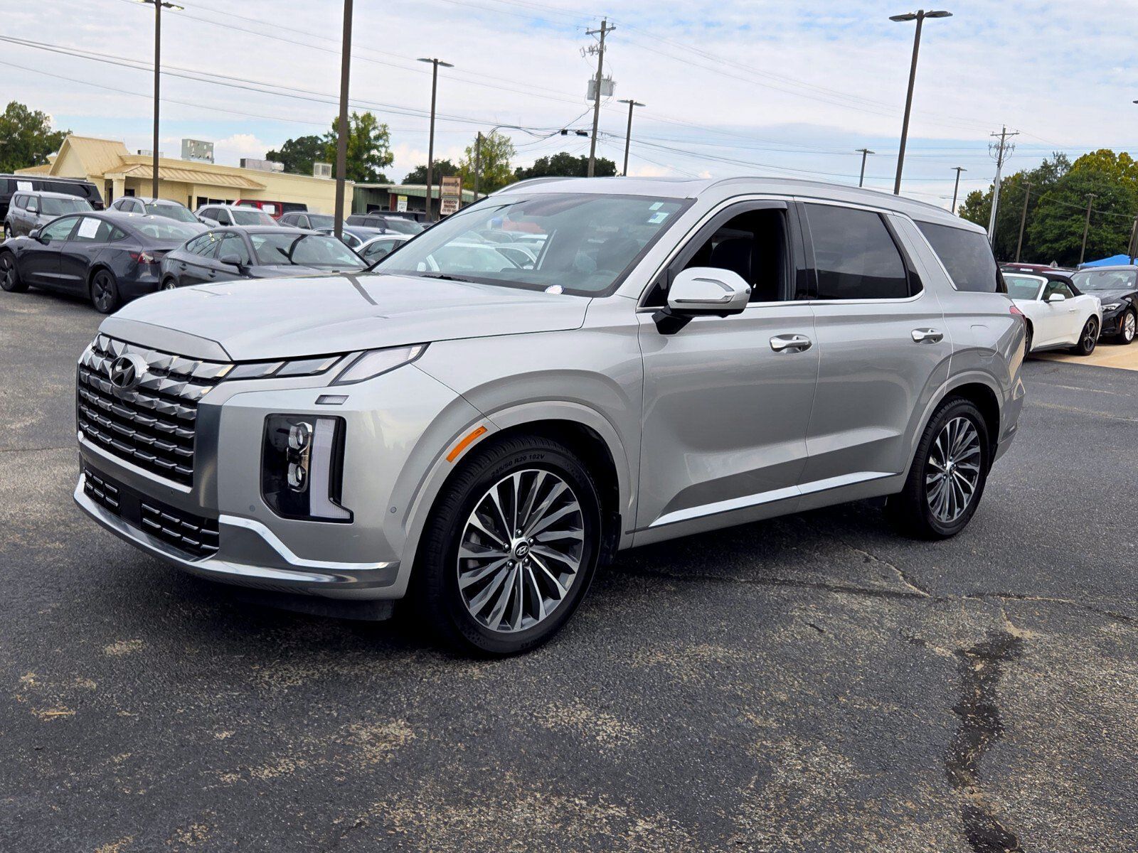 Used 2023 Hyundai Palisade Calligraphy FWD image 3