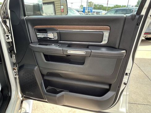 Used 2017 RAM 1500 Laramie AWD/4WD image 16