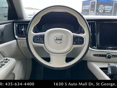 Used 2022 Volvo S60 B5 Momentum w/ Premium Package image 12