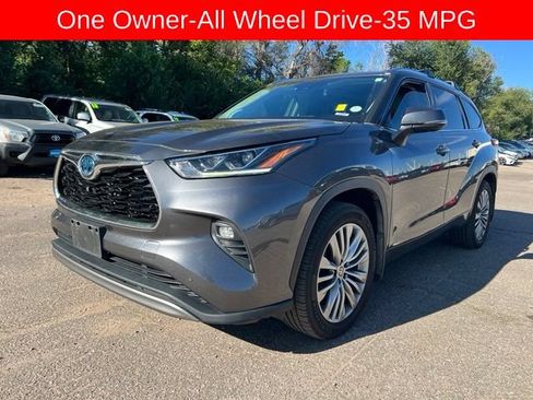 Used 2022 Toyota Highlander Platinum AWD/4WD image 1