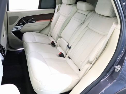 Used 2024 Land Rover Range Rover SE image 15