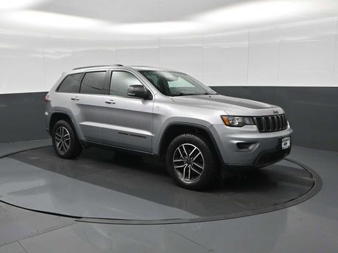 Used 2020 Jeep Grand Cherokee Trailhawk image 1