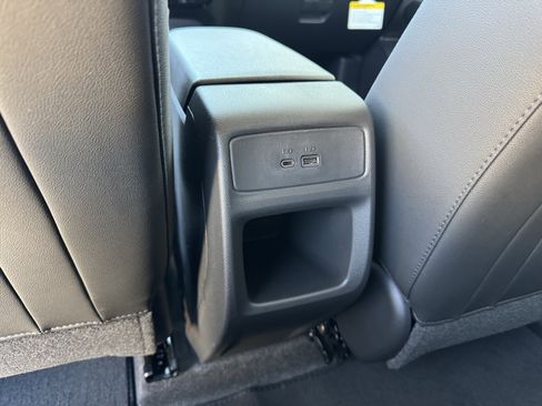 New 2026 Chevrolet Trax LT w/ LT Convenience Package FWD image 16