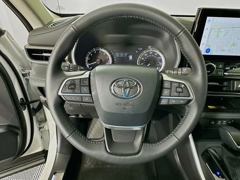 Used 2026 Toyota Highlander XLE image 11