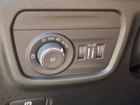 Used 2022 Jeep Grand Cherokee L Limited AWD/4WD image 21