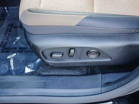 Used 2025 Chevrolet Equinox ACTIV w/ Safety and Technology Package FWD image 25