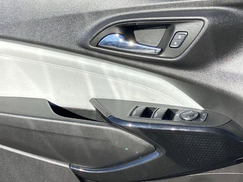 Used 2025 Chevrolet Trax LT w/ Driver Confidence Package image 18