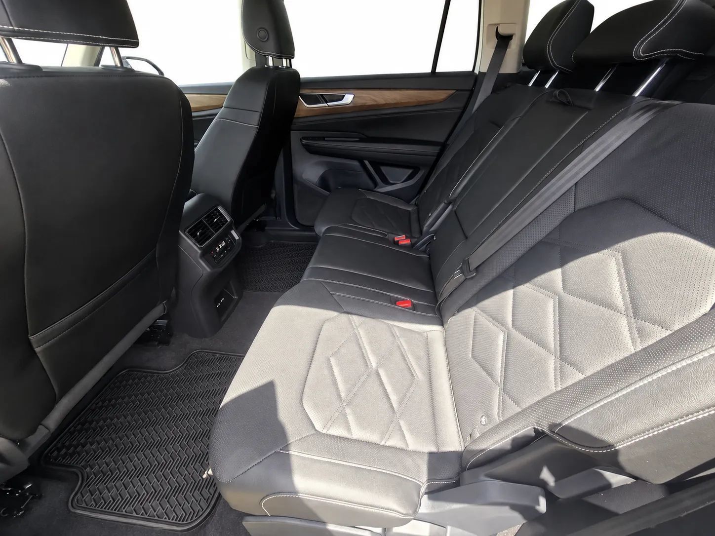 Used 2026 Volkswagen Atlas SE FWD image 11