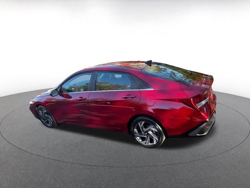 Used 2025 Hyundai Elantra SEL image 9