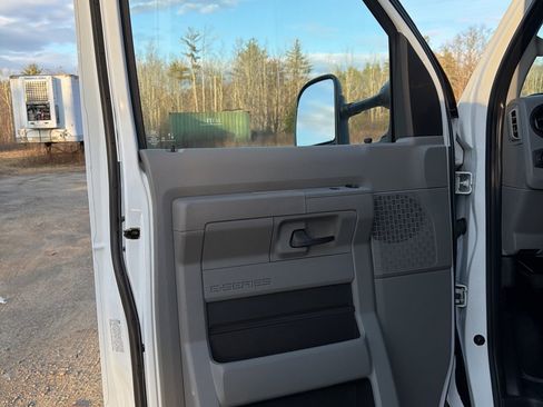 Used 2024 Ford E-350 and Econoline 350 Super Duty w/ Driver's Safety Package image 11