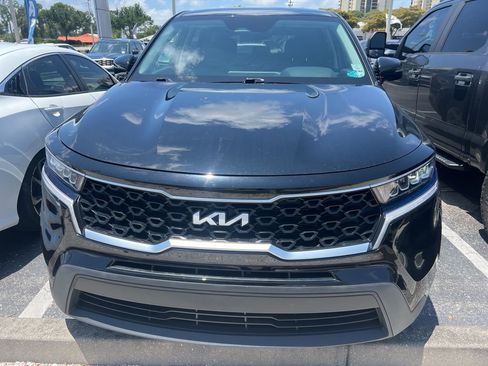 Certified 2023 Kia Sorento LX FWD image 2