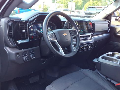 Used 2023 Chevrolet Silverado 1500 LT AWD/4WD image 9