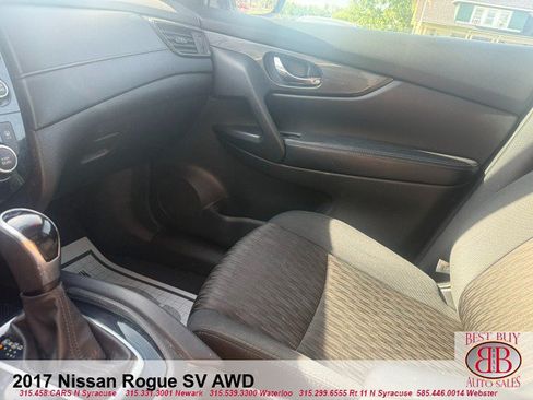 Used 2017 Nissan Rogue SV AWD/4WD image 17
