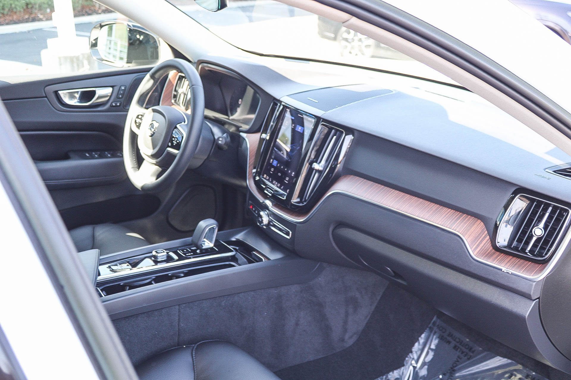 Used 2023 Volvo XC60 B5 Plus w/ Protection Package AWD/4WD image 18