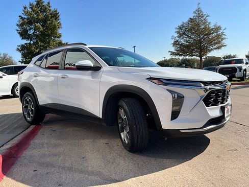 Used 2025 Chevrolet Trax LT image 5