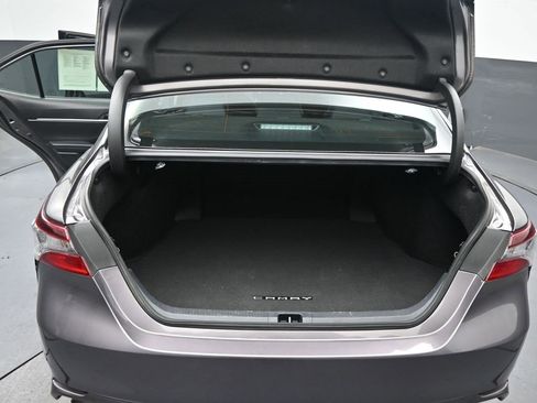 Used 2024 Toyota Camry SE image 30