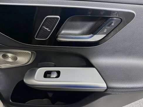 Used 2024 Mercedes-Benz GLC 300 4MATIC image 31