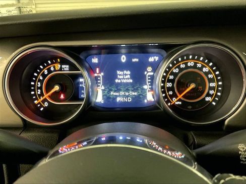 Used 2018 Jeep Wrangler Unlimited Sahara AWD/4WD image 19