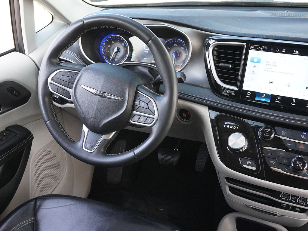 Used 2022 Chrysler Pacifica Touring-L FWD image 23