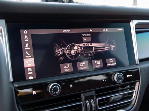 Certified 2023 Porsche Macan image 32