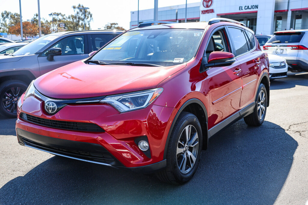 Used 2017 Toyota RAV4 XLE AWD/4WD image 18
