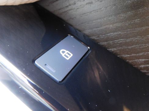 Used 2023 Land Rover Range Rover Velar S image 34