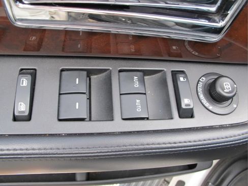 Used 2016 Lincoln Navigator Select RWD image 11