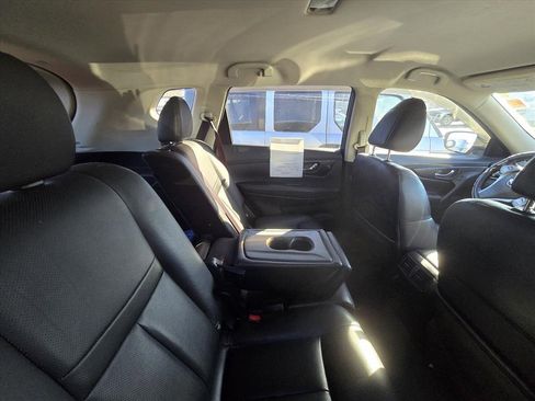 Used 2016 Nissan Rogue SL image 4