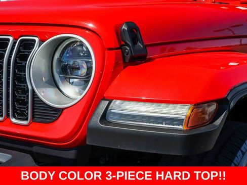 Used 2025 Jeep Wrangler Sahara image 8