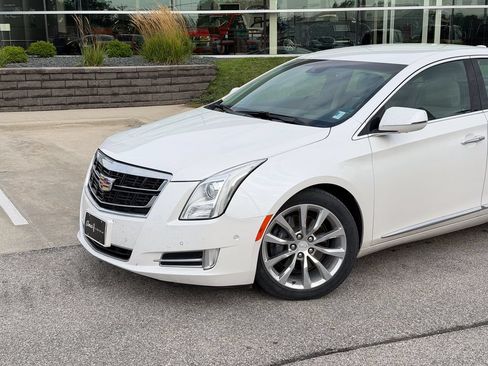 Used 2016 Cadillac XTS Premium FWD image 2