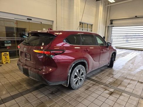 New 2026 Toyota Highlander XLE image 3