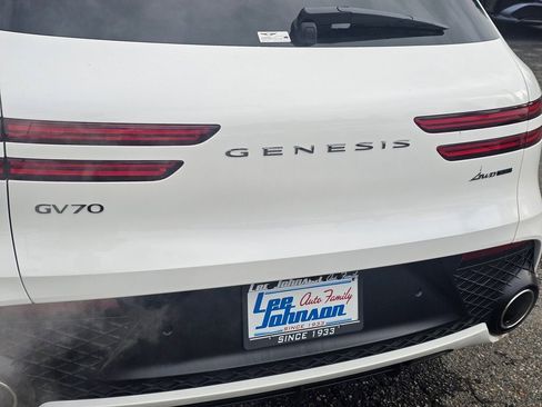 Certified 2025 Genesis GV70 3.5T Sport image 25
