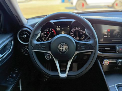 Used 2019 Alfa Romeo Giulia w/ Quick Order Package 22K Sport image 17