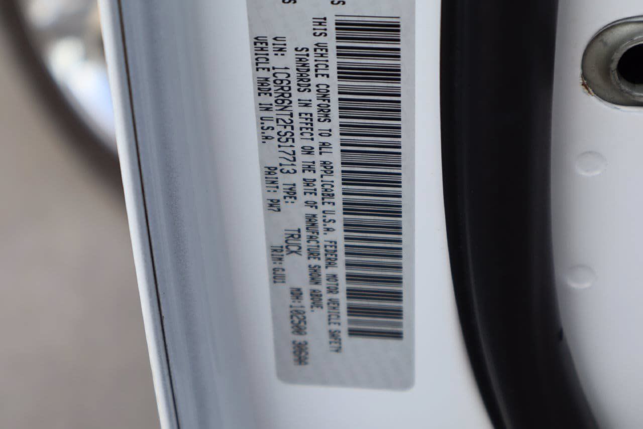 Used 2015 RAM 1500 Laramie RWD image 30
