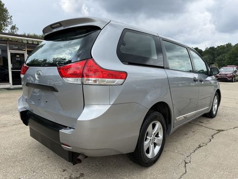 Used 2013 Toyota Sienna L w/ Towing Pkg FWD image 5