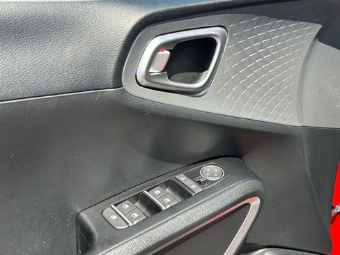 Used 2025 Kia Soul LX FWD image 21