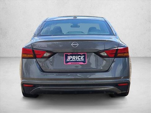 Used 2025 Nissan Altima 2.5 SV FWD image 7